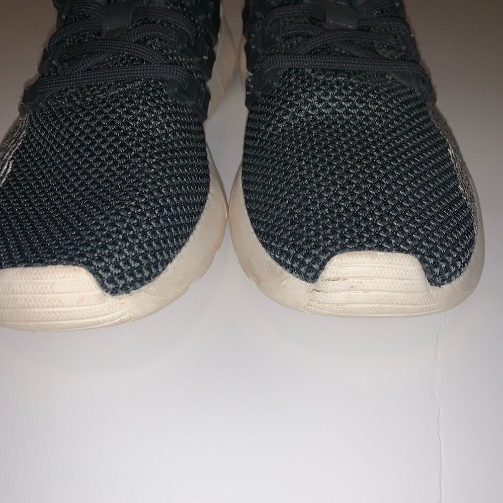 Adidas Size 9 - Picture 3 of 4